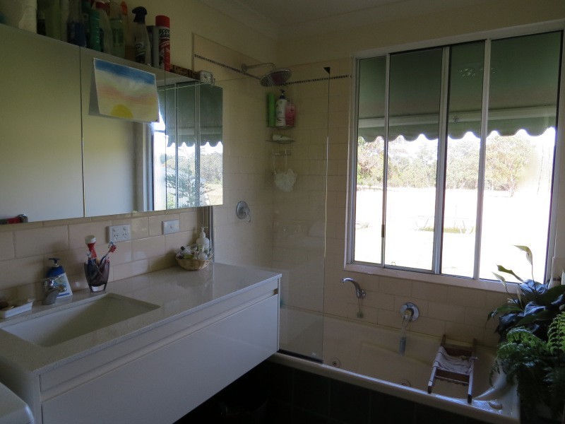 330 State Forest Road, Ross Creek VIC 3351