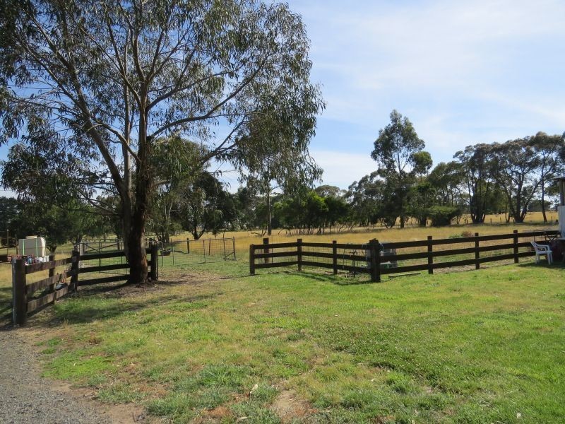 330 State Forest Road, Ross Creek VIC 3351
