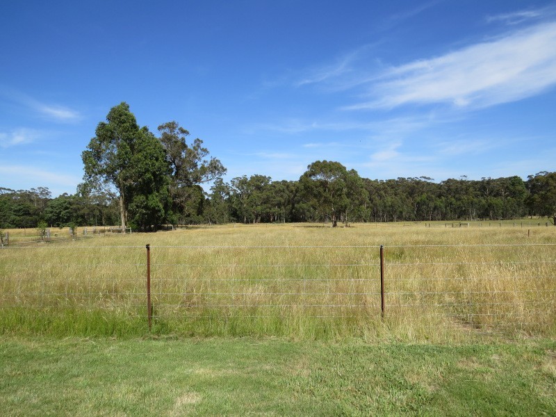 330 State Forest Road, Ross Creek VIC 3351