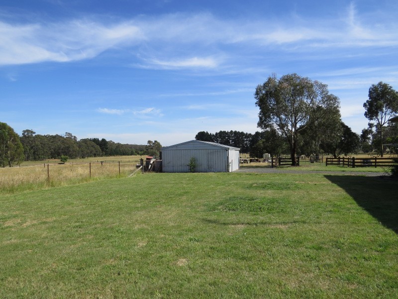 330 State Forest Road, Ross Creek VIC 3351