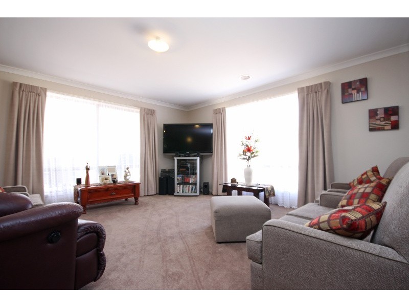 22 Grand Junction Drive, Miners Rest VIC 3352