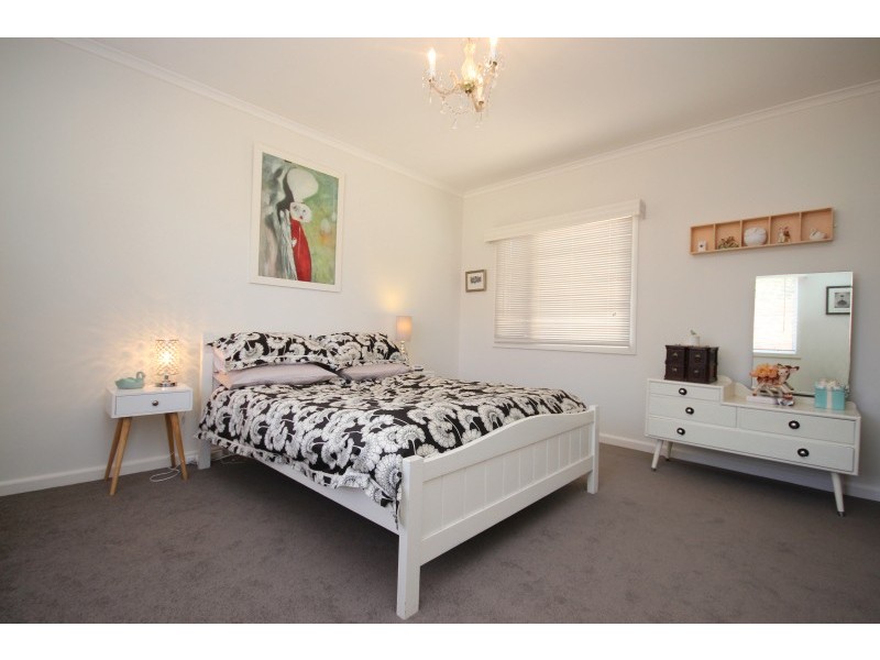 4 Exchange Street, Newington VIC 3350