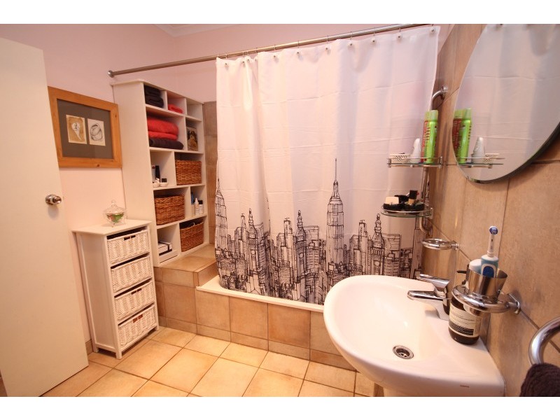 4 Exchange Street, Newington VIC 3350