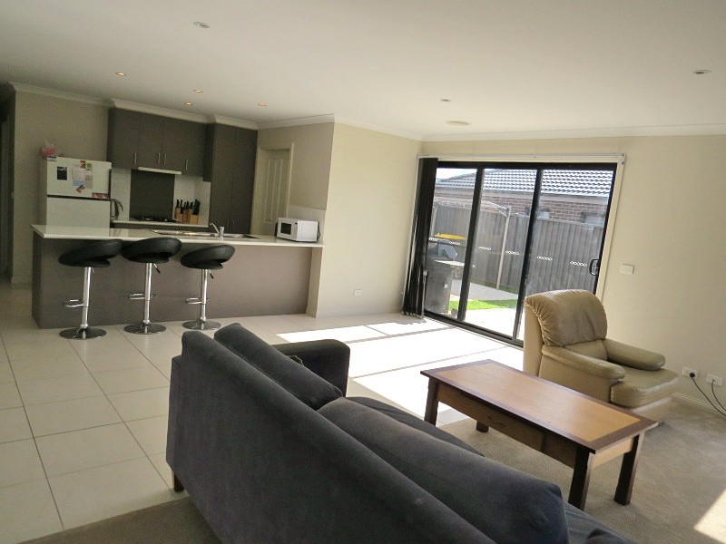 17 Cartledge Avenue, Mount Clear VIC 3350