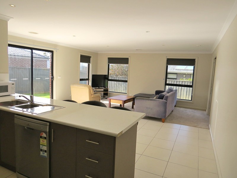 17 Cartledge Avenue, Mount Clear VIC 3350