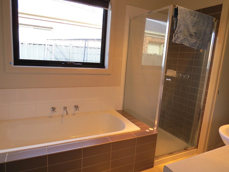 17 Cartledge Avenue, Mount Clear VIC 3350