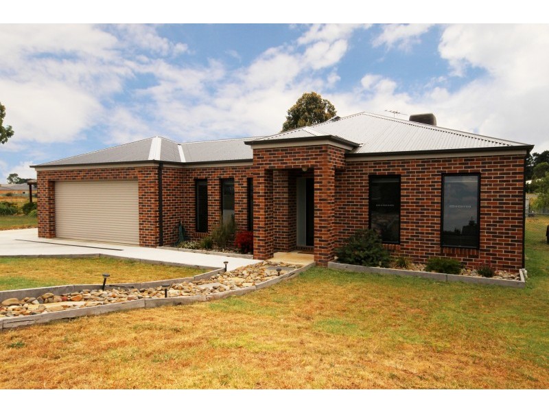 2C Lay Street, Ballan VIC 3342