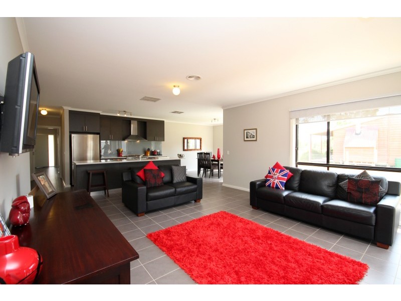 2C Lay Street, Ballan VIC 3342