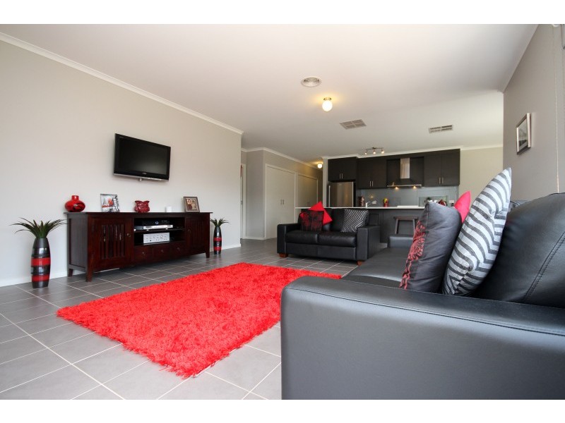 2C Lay Street, Ballan VIC 3342