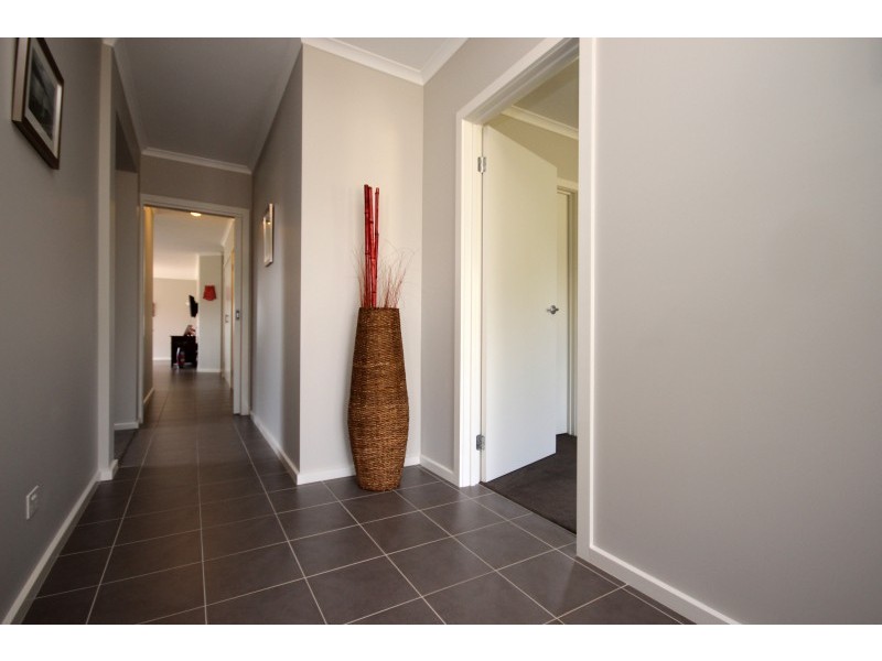 2C Lay Street, Ballan VIC 3342