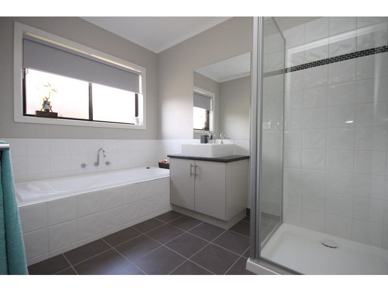 2C Lay Street, Ballan VIC 3342