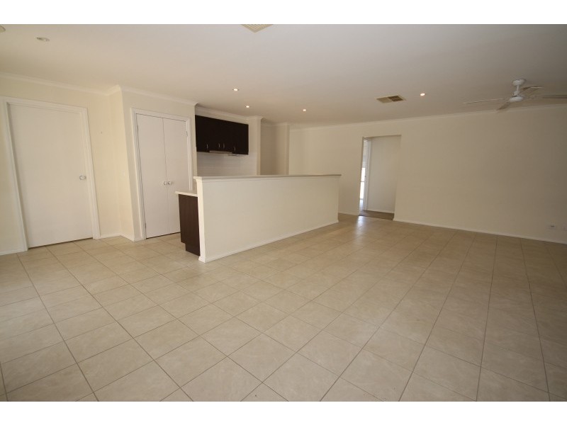 8 Deakin Drive, Delacombe VIC 3356