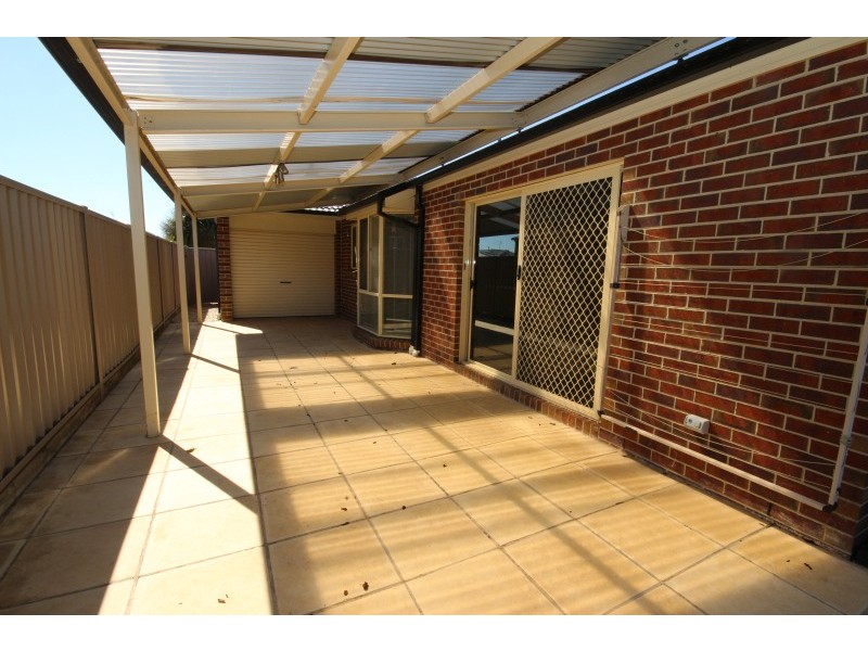 8 Deakin Drive, Delacombe VIC 3356