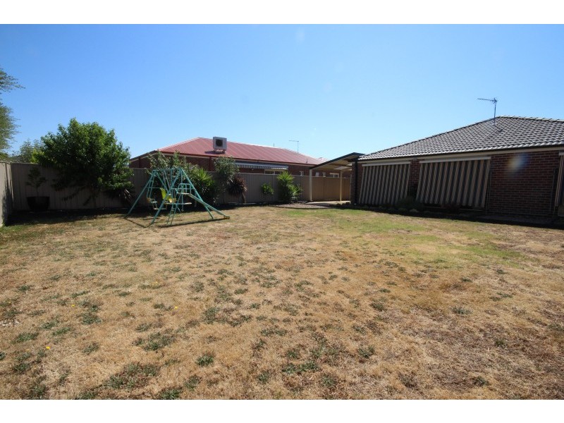 8 Deakin Drive, Delacombe VIC 3356