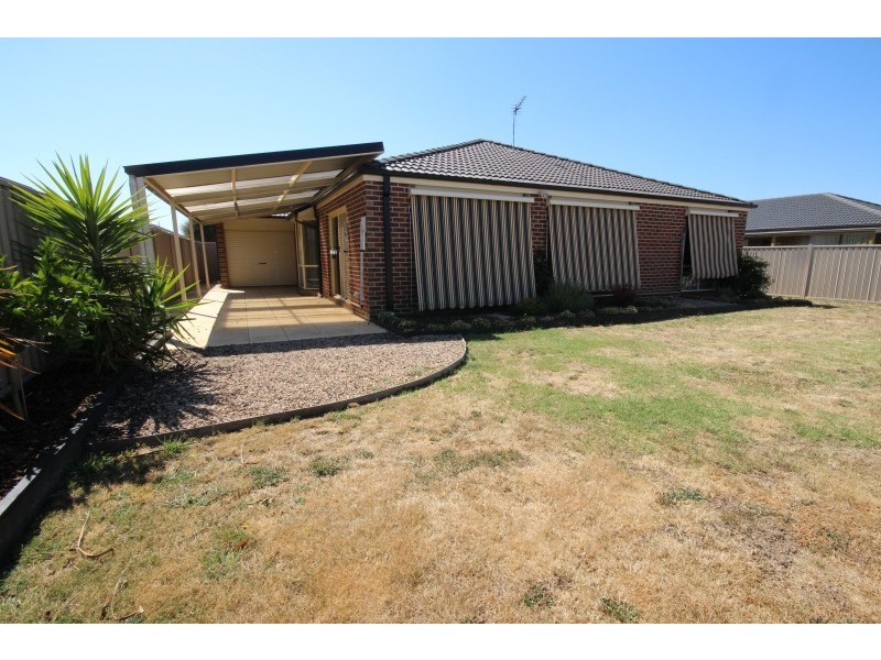 8 Deakin Drive, Delacombe VIC 3356