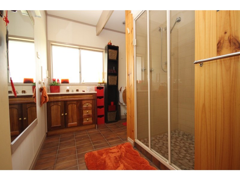 10 Hobbles Road, Coomoora VIC 3461