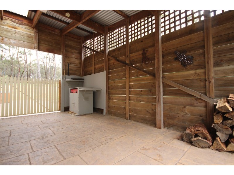 10 Hobbles Road, Coomoora VIC 3461