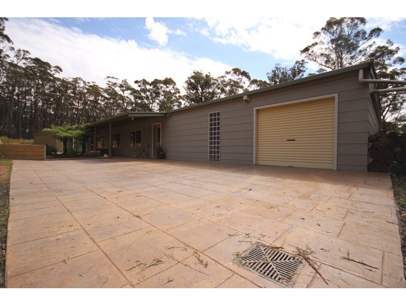 10 Hobbles Road, Coomoora VIC 3461