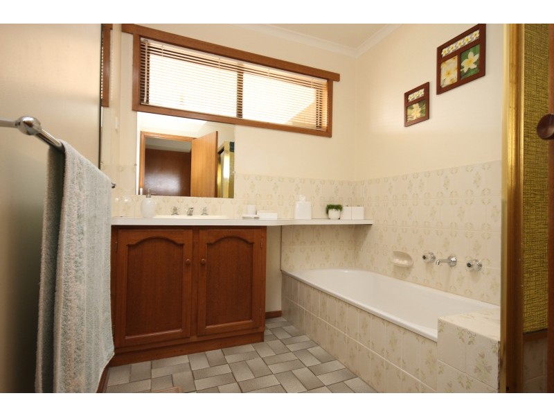 18 Cedric Street, Wendouree VIC 3355