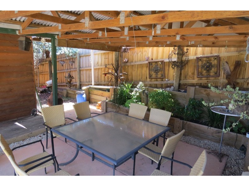 10 & 12 Young Street, Linton VIC 3360