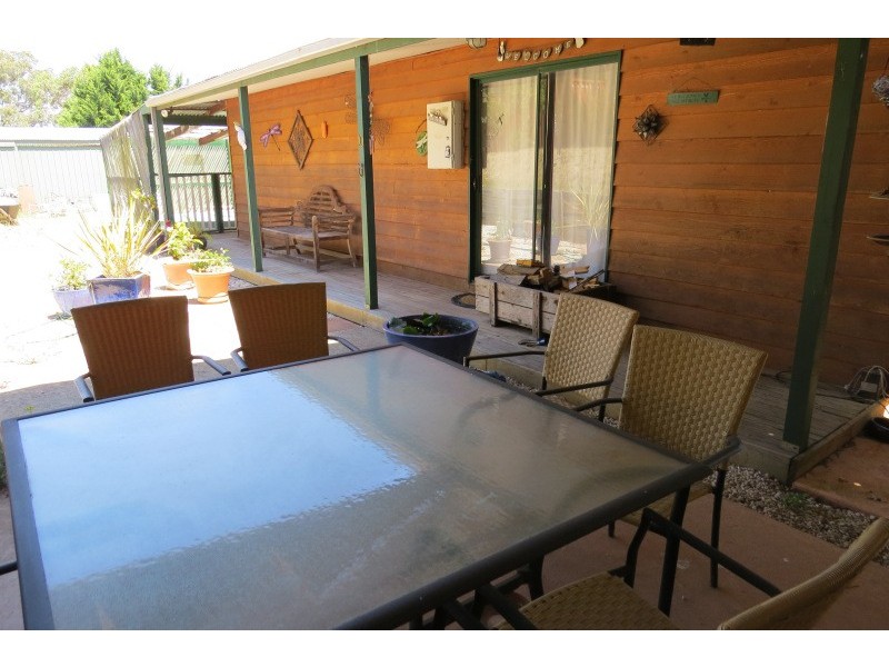 10 & 12 Young Street, Linton VIC 3360