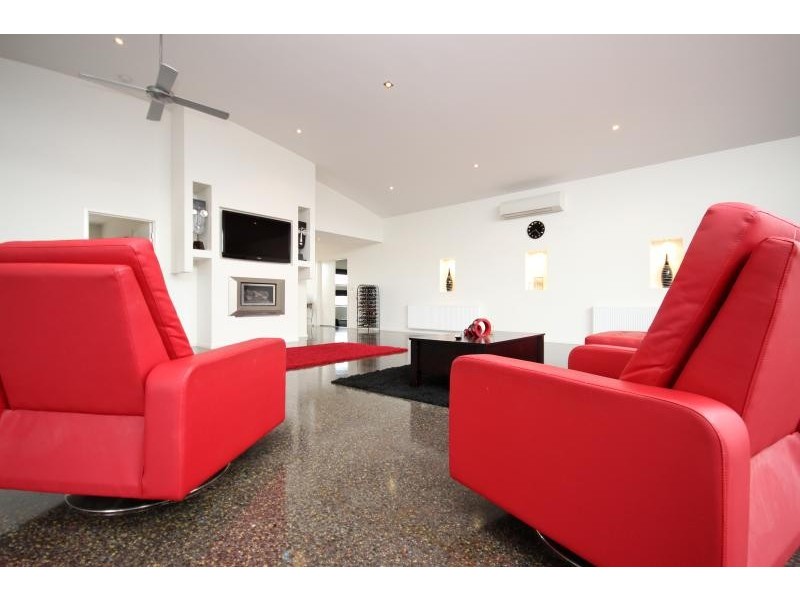 20 Skye Court, Cardigan VIC 3352