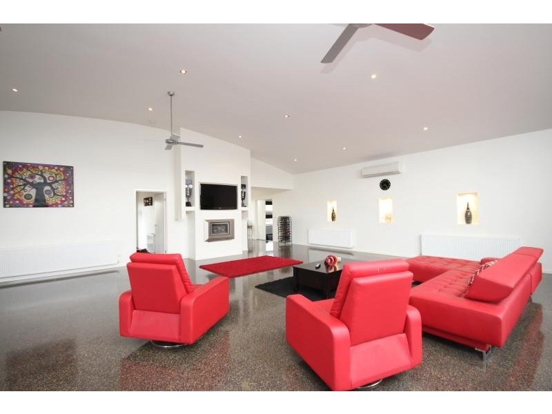 20 Skye Court, Cardigan VIC 3352