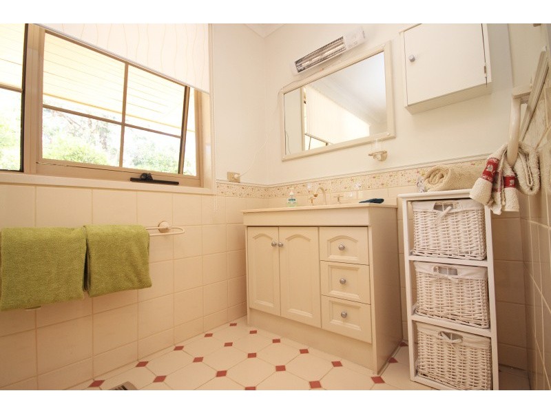 19 Diamonds Lane, Lal Lal VIC 3352