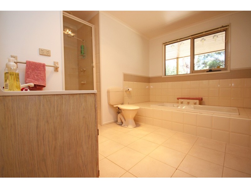 19 Diamonds Lane, Lal Lal VIC 3352