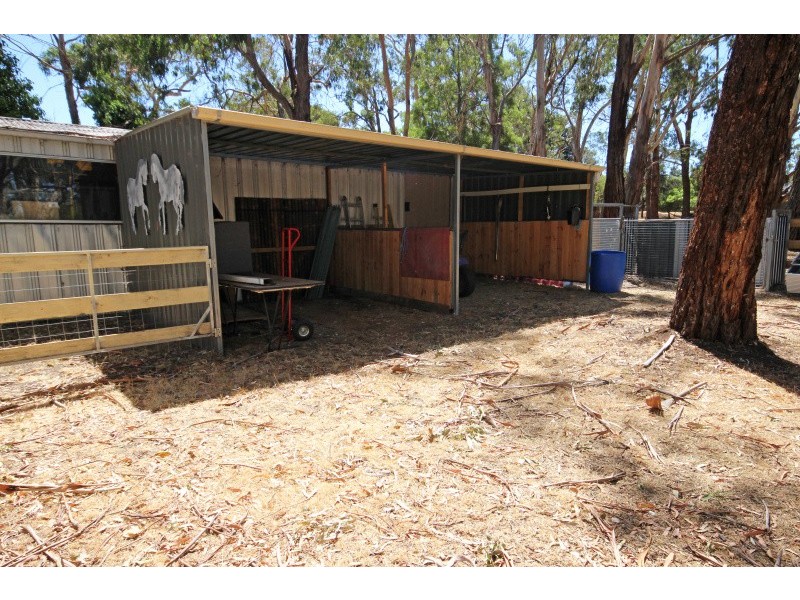 19 Diamonds Lane, Lal Lal VIC 3352