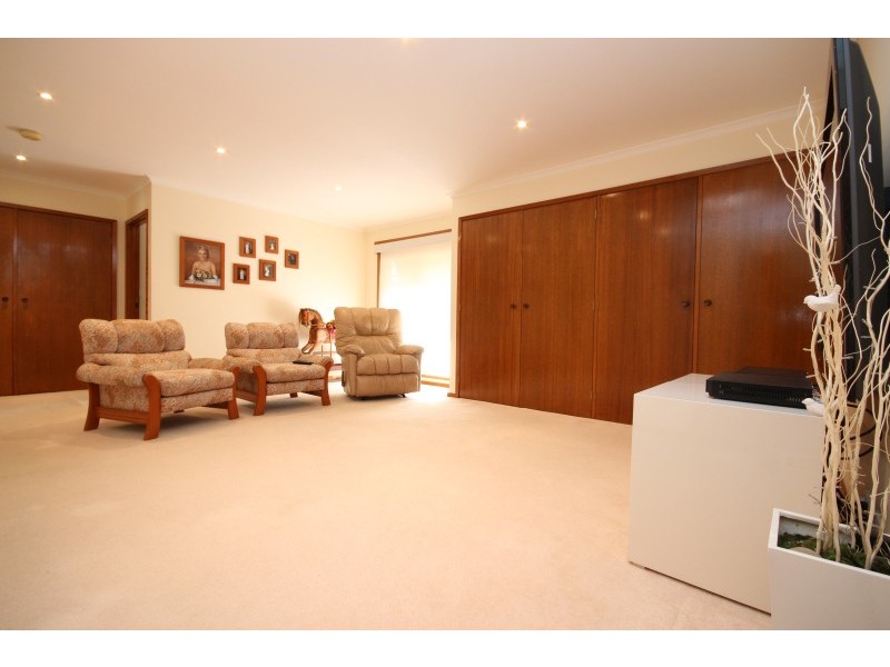 18 Cedric Street, Wendouree VIC 3355