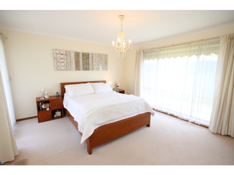 18 Cedric Street, Wendouree VIC 3355