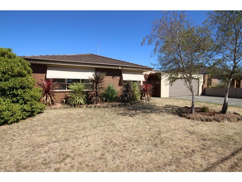 61 Lake Street, Wendouree VIC 3355