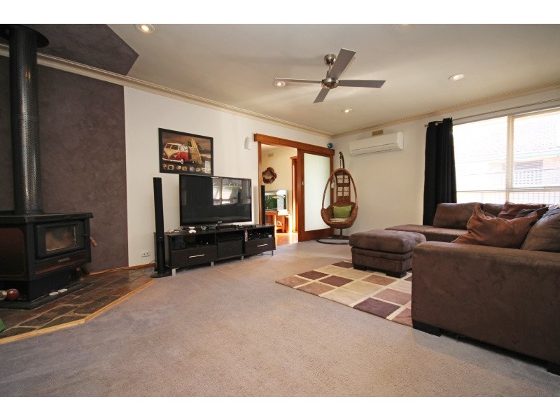 61 Lake Street, Wendouree VIC 3355