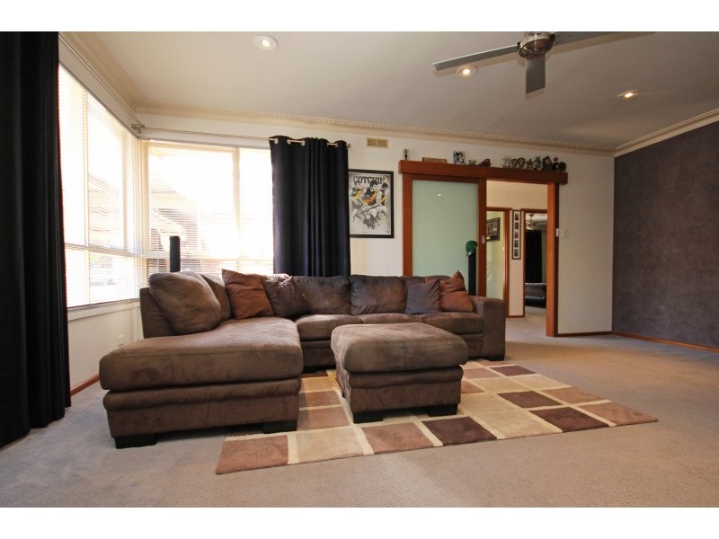 61 Lake Street, Wendouree VIC 3355