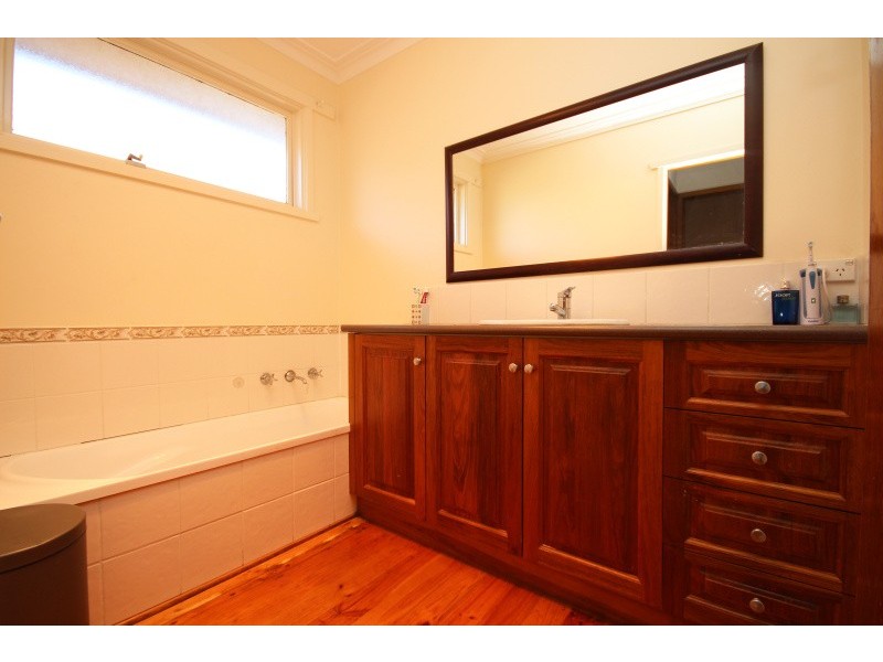 61 Lake Street, Wendouree VIC 3355