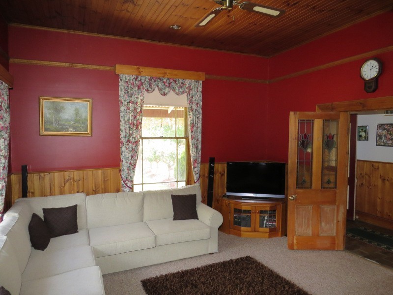 2029 Glenelg Highway, Scarsdale VIC 3351