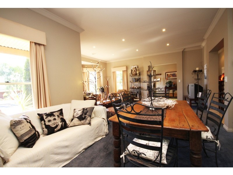 2 Canadian Springs Drive, Canadian VIC 3350