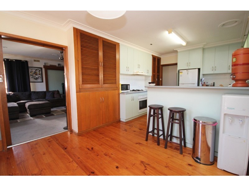 61 Lake Street, Wendouree VIC 3355