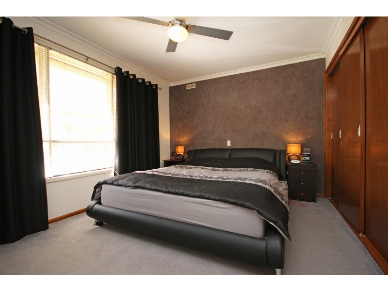 61 Lake Street, Wendouree VIC 3355