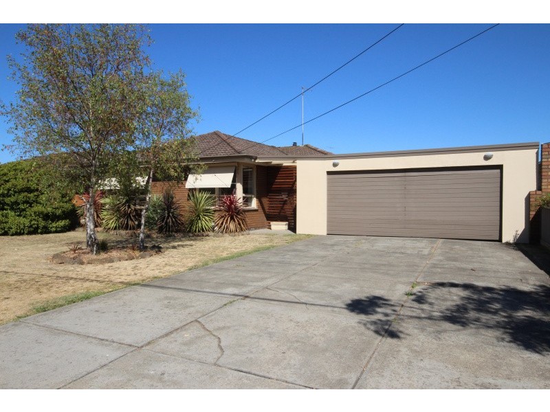 61 Lake Street, Wendouree VIC 3355