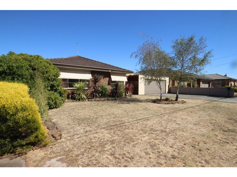 61 Lake Street, Wendouree VIC 3355