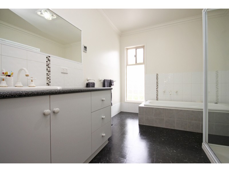 216 Wilson Street, Canadian VIC 3350