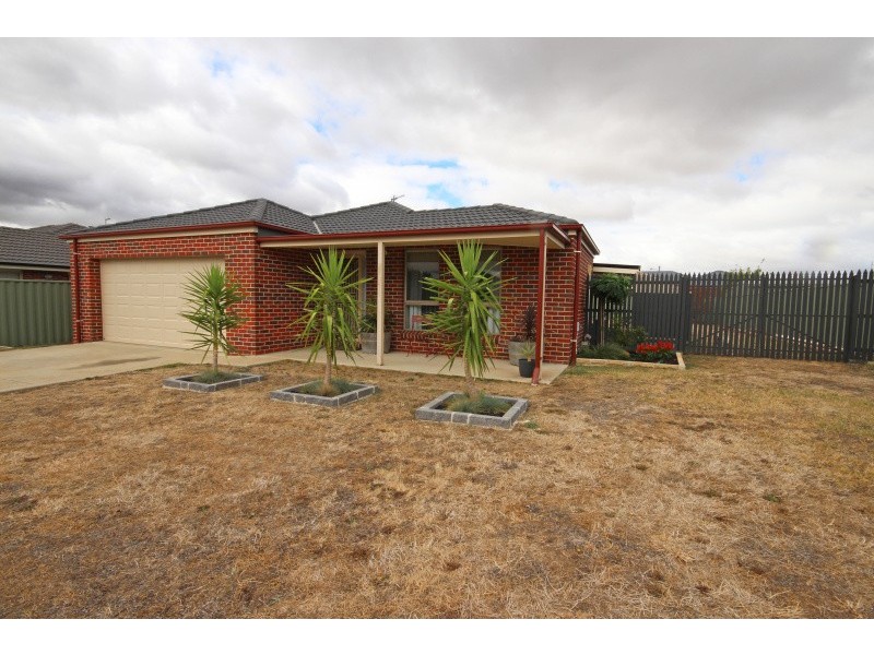 8 Rimmington Drive, Sebastopol VIC 3356