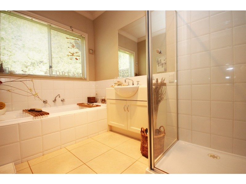 2 Canadian Springs Drive, Canadian VIC 3350