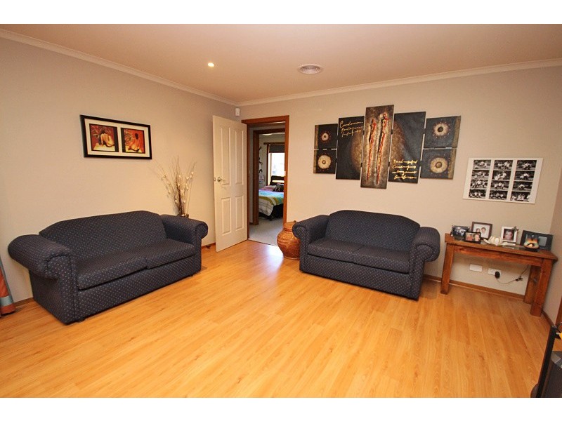 9 Earls Square, Delacombe VIC 3356