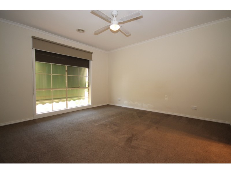 8 Deakin Drive, Delacombe VIC 3356