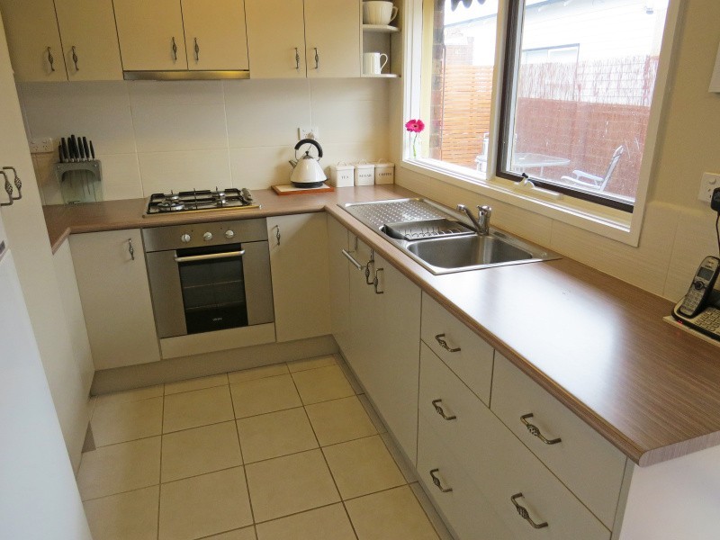 2/106 Burnbank Street, Lake Wendouree VIC 3350