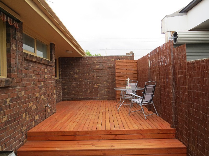 2/106 Burnbank Street, Lake Wendouree VIC 3350