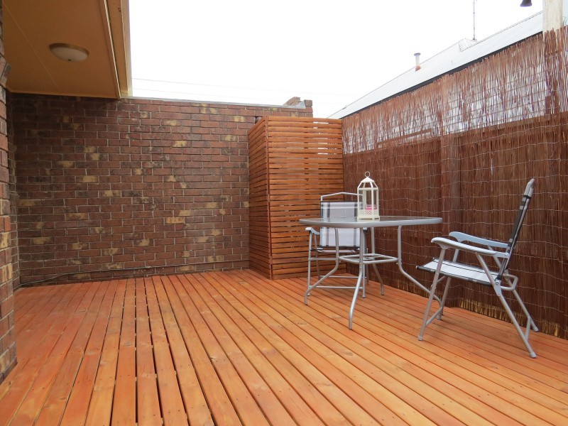 2/106 Burnbank Street, Lake Wendouree VIC 3350